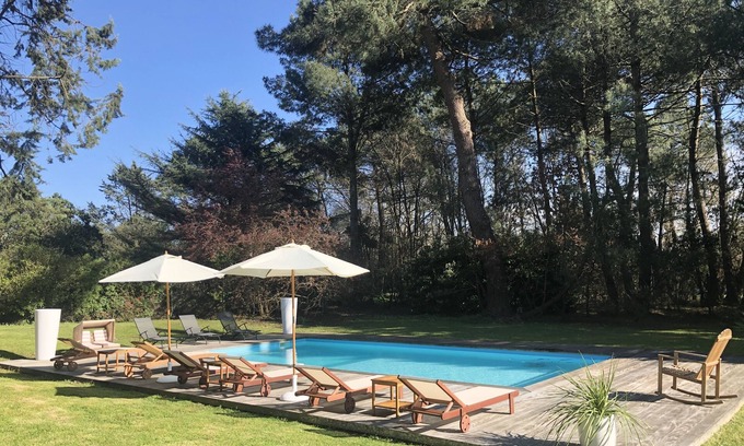 Gradignan Villa | Villa con piscina en el corazón de los pinos.