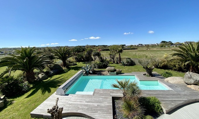 Guisseny Casa | Villa con piscina climatizada de mayo a mediados de octubre a 700 metros de la playa.