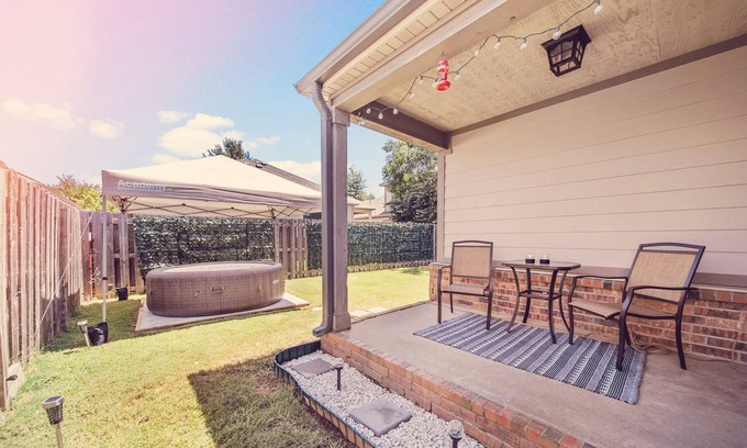 Fayetteville Casa | Villa with Hot Tub, Theatre and Game Room - Minutes to U of A!