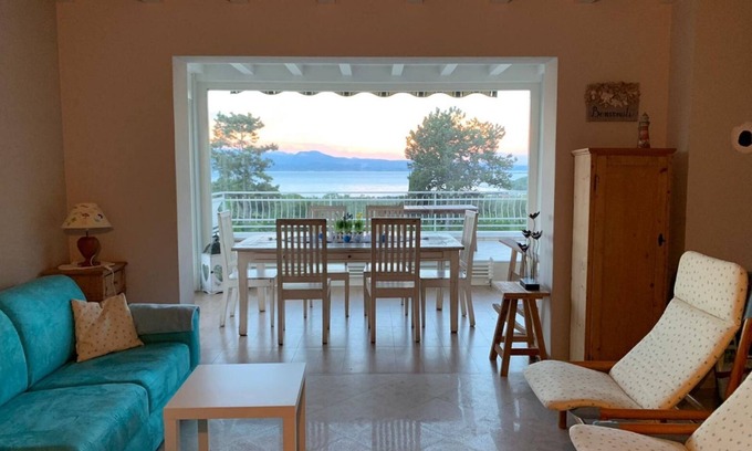 Lonato del Garda Villa | Villa con maravillosas vistas al lago de Garda, jardín y piscina.