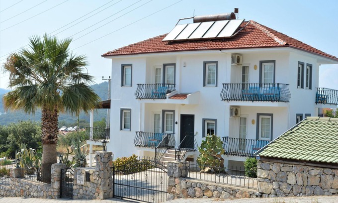 Oludeniz Villa | Villa con gran piscina privada, bar y jardines. Duerme hasta 14 adultos.
