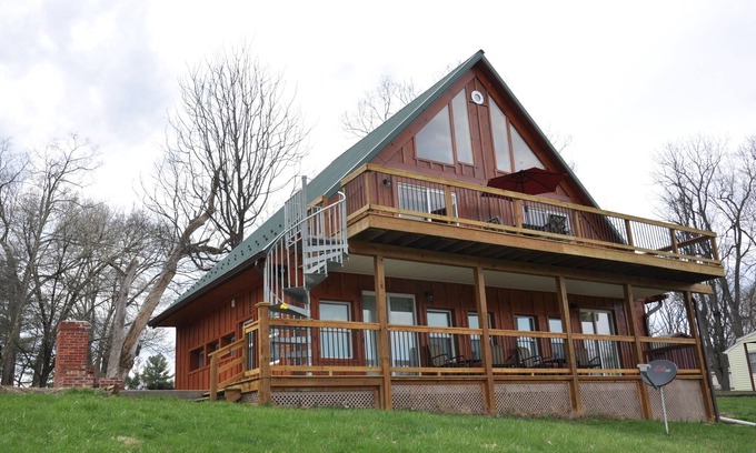 Frederick Villa | Villa con vistas majestuosas del río Monocacy. Capacidad para 7 personas, 2 baños, cocina completa