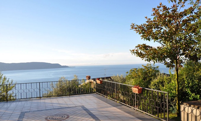 Pulciano Casa | Villa with Mediterranean garden, ideal for dog owners, for guests looking for peace and quiet