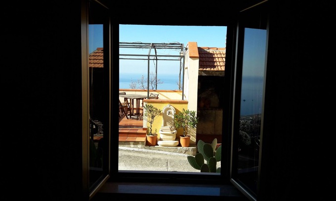 Belmonte Calabro Villa | Villa con vistas al mar para descansar y relajarse, a corta distancia de la playa