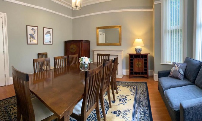 Liverpool Casa | Villa with Park Views close to Liverpool Centre