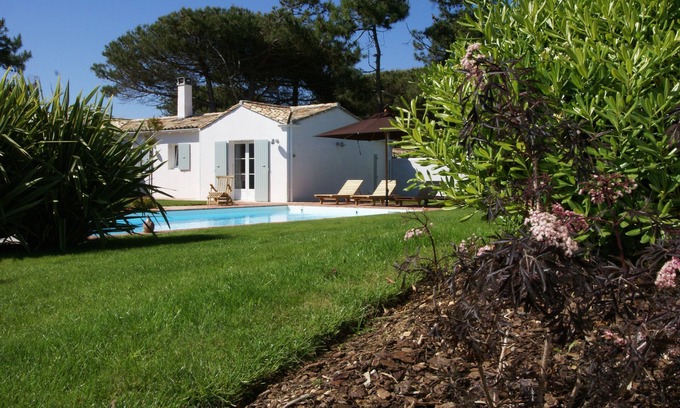 Sainte-Marie-de-Re Villa | Villa con piscina y amplio jardín, cerca del mar, 10 personas.