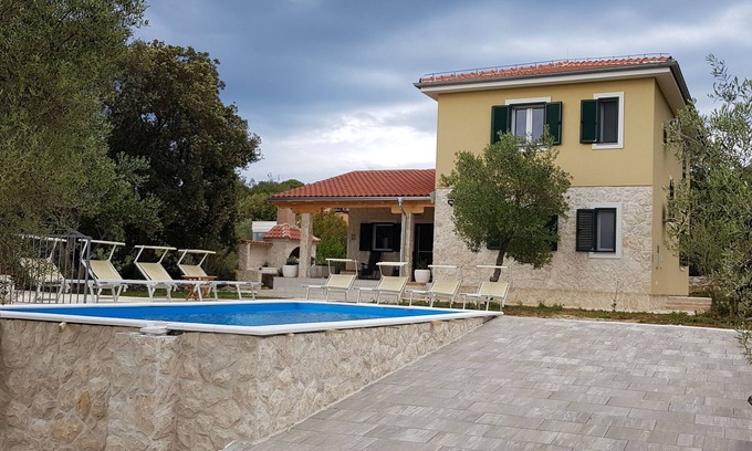Verunic Villa | Villa con piscina junto al mar, 5 dormitorios.