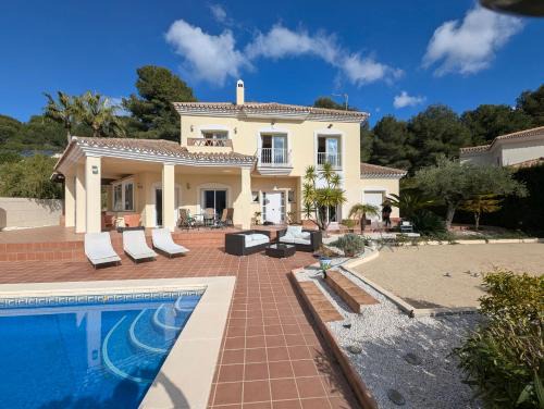 Alhaurín el Grande Villa | Villa with Pool and Boule right on Alhaurin Golf