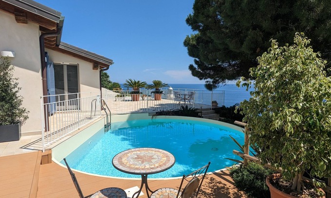 Sanremo Apartamento | Villa with Pool and Jacuzzi on Sea View Terrace