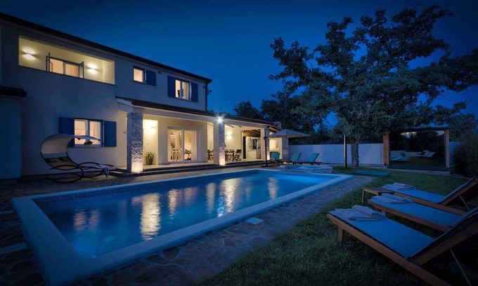 Muzini Villa | Casa vacacional con piscina y sauna