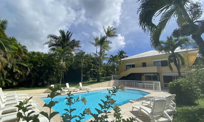 Saint-Joseph Villa | Villa de lujo, clasificada 4 estrellas, 4 llaves de vacaciones, piscina y jardín.