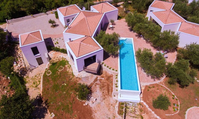 Linardici Villa | Casa vacacional con piscina en un auténtico entorno natural
