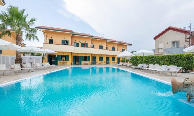 Laura Villa | Villa con piscina en Paestum