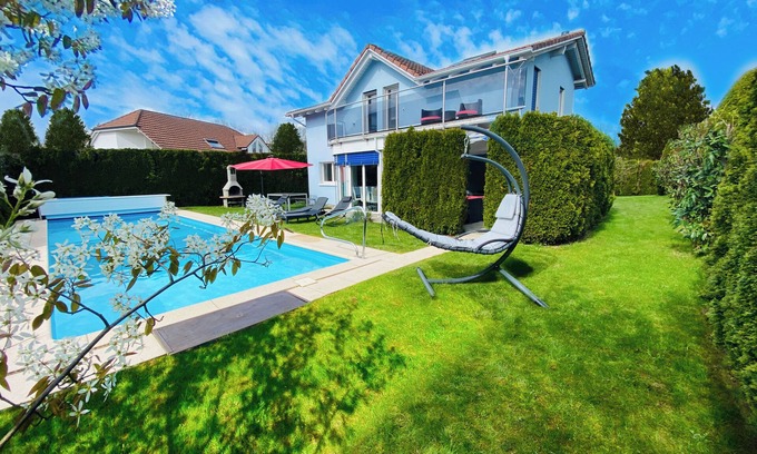 Dottikon Casa | Villa with Pool: Leon’s Holiday Homes