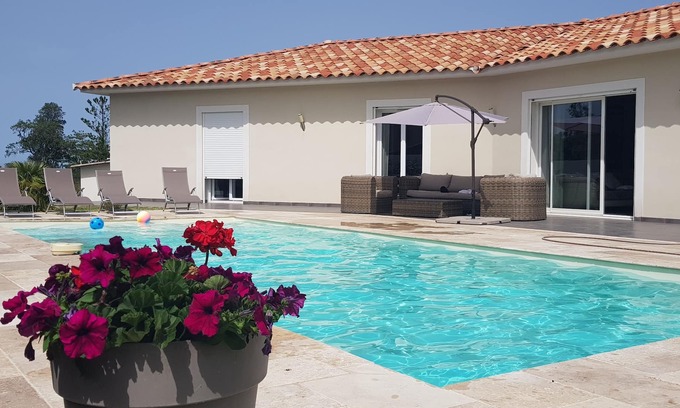 Ventiseri Villa | Villa con piscina cerca del mar