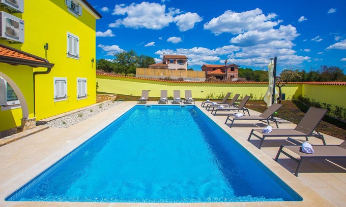 Musalez Cabaña | Villa con piscina, cocina de verano y jardín cerrado para 16 personas en Porec