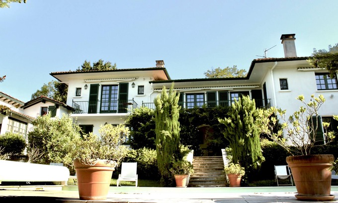 Ciboure Villa | Villa con piscina, vistas al océano y la cordillera de los Pirineos.