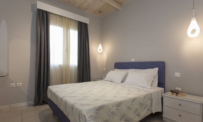 Samos Town Villa | Villa con piscina privada y vistas panorámicas al mar