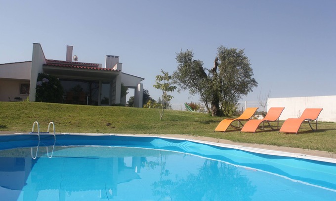 Leiria Villa | Villa con privacidad y cerca de playas, piscina privada y gran jardín.
