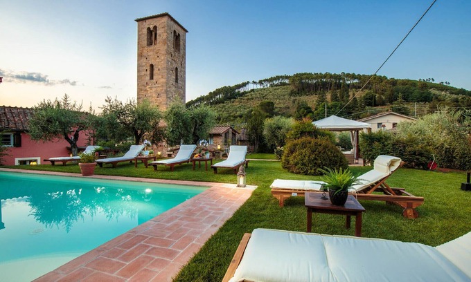 Sant'Andrea di Compito Villa | Retiro de granja con piscina privada en las colinas de Lucca en S. Andrea di Compito