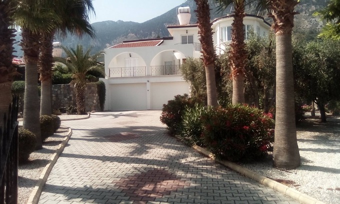 Kyrenia District Villa | Villa con piscina privada, Mar y Montaña Vistas