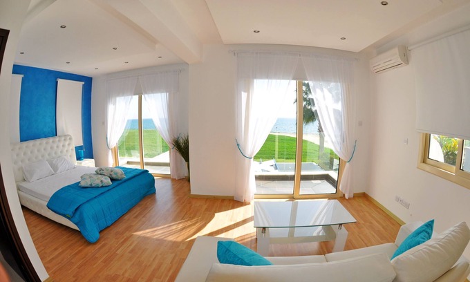 Mazotos Villa | Villa con piscina privada junto al mar