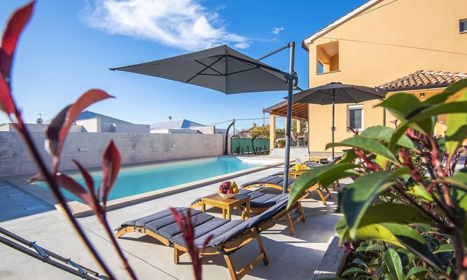 Sikici Casa | Villa con piscina privada, parque infantil, WiFi, aire acondicionado, barbacoa