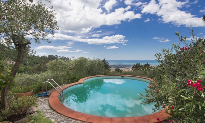 Massa Casa | Casa de vacaciones con WIFI, A/C, piscina privada, TV, terraza, cerca de Forte Dei Marmi