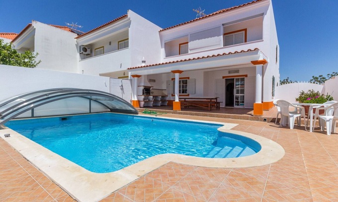 Manta Rota Chalet De Esquí | Casa con piscina privada y patio a 800m de la playa by AlgarveManta (9V3)