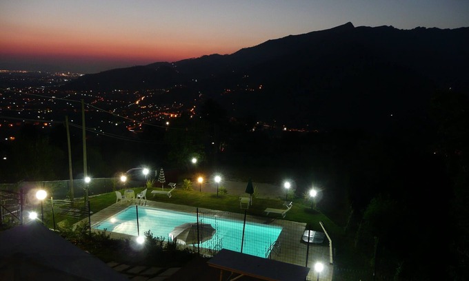 Pietrasanta Villa | Villa en Toscana con piscina, jardín y vistas al mar Forte Dei Marmi