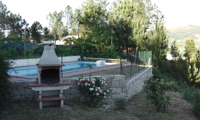 Molares Casa | Villa con piscina privada y vistas gloriosas