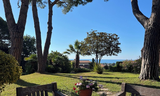 Bastide Giraud Casa | Villa con vista al mar, piscina, tenis en una encantadora finca familiar. :)