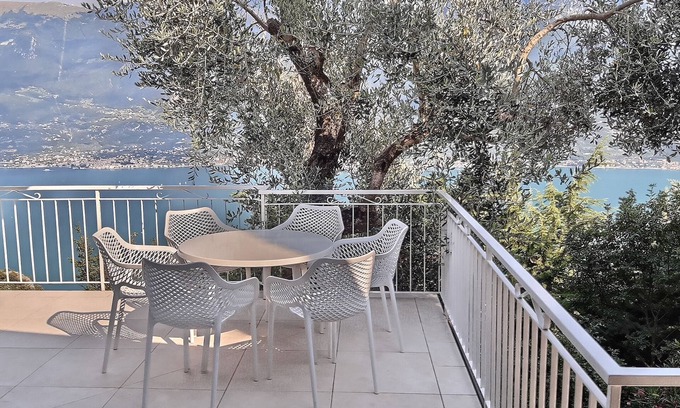 Arias Casa | Villa con impresionantes vistas al lago y piscina privada de agua salada