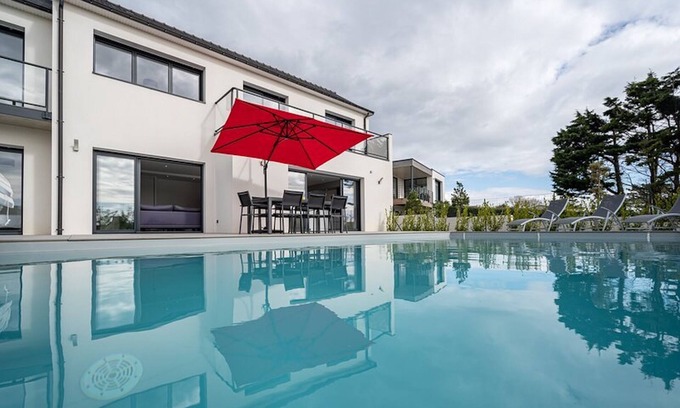 Clohars-Carnoet Villa | Villa with swimming pool, sea view, 200m from the beach