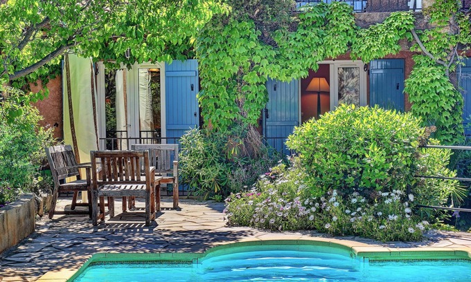 Espero-Pax Villa | Villa with swimming pool, in a green setting, 5 minutes from the beaches