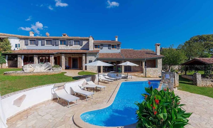 Sveta Nedelja Villa | Casa vacacional con piscina, sauna y piscina cubierta