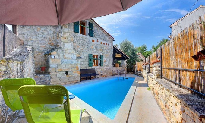 Rezanci Villa | Casa vacacional con piscina y terraza