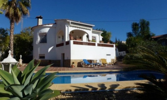 Urbanitzacio la Fustera Villa | Villa con dos dormitorios y piscina privada en una zona tranquila