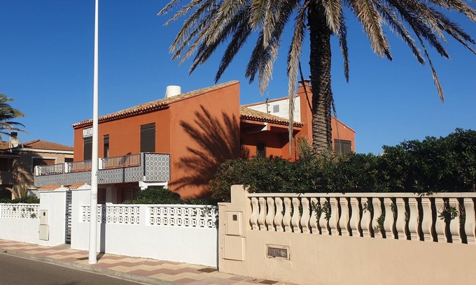 Cullera Apartamento | Villa With unique beachfront apartments
