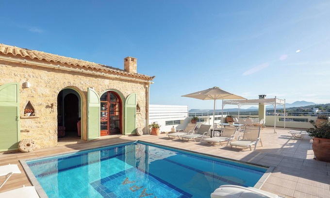 Agia Triada Villa | ¡Villa con diseño único y vista al mar, a 5 km de la playa!