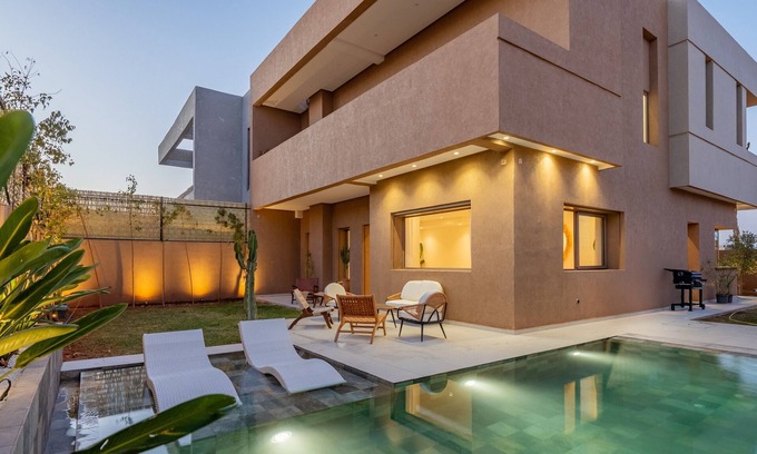 Tassoultante Villa | Villa Yas - 5-Stars - Heated Pool - Driver - Chef - Games - 15min to City Center
