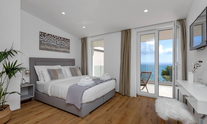 Baska Voda Villa | Villa Zagradina - villa con vista al mar y piscina climatizada cerca de la playa