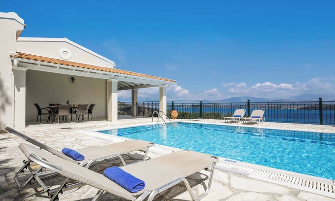 Agios Stefanos Villa | Villa Zeus: a poca distancia de la playa, increíbles vistas al mar y tiene WI-FI