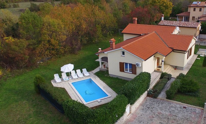 Topid Casa | Villa Zina with pool, family-friendly and quiet location