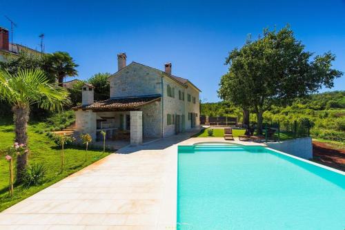 Rakotule Villa | Villa Zvonar near Motovun with large pool and whirlpool