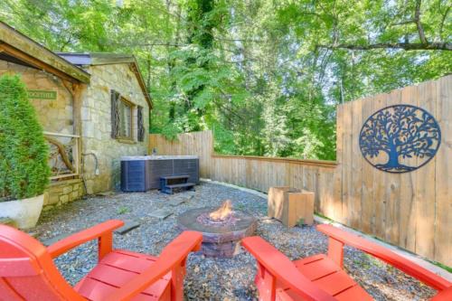 Bryson City Casa | Village 37 Stone Cabin