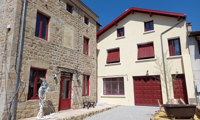 Rozier-Cotes-d'Aurec Casa | Village artist's house