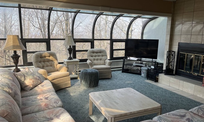 Village at Camelback Condominio | Village at Camelback ski in/out a few units from the slopes!! Beautiful views!