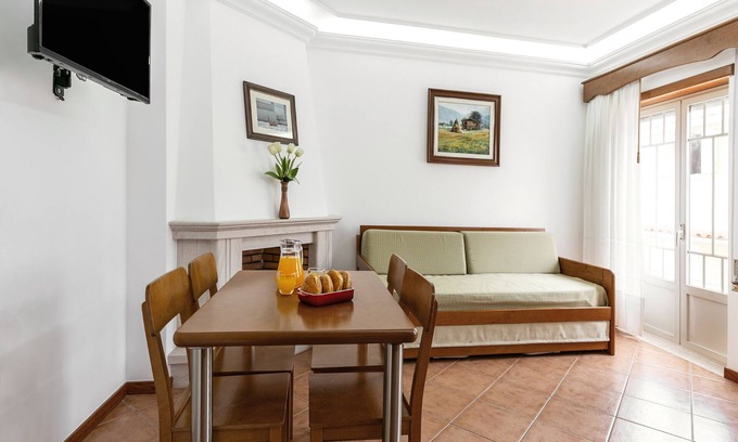 Nazare Apartamento | Village Beach House - 50 mt from Nazare Beach