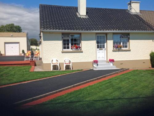 Dunkineely Casa | Village Cottage